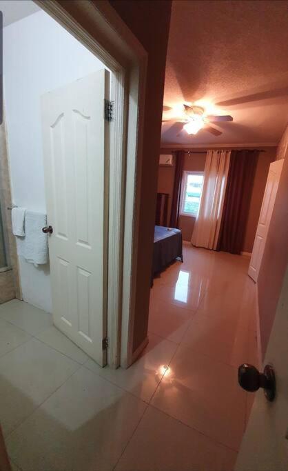 Central Upscale New Kingston Apt With Pool Extérieur photo