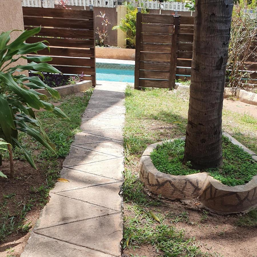 Central Upscale New Kingston Apt With Pool Extérieur photo