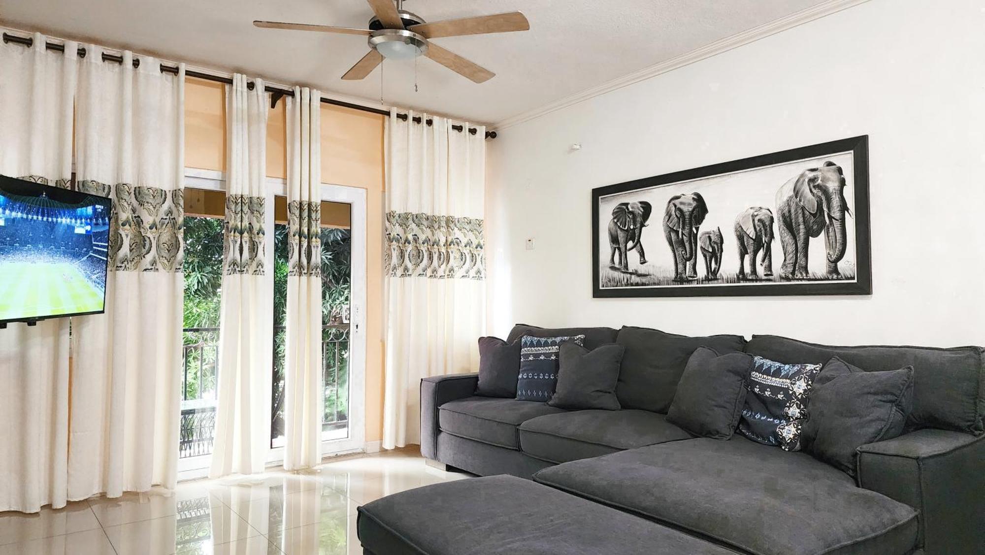 Central Upscale New Kingston Apt With Pool Extérieur photo