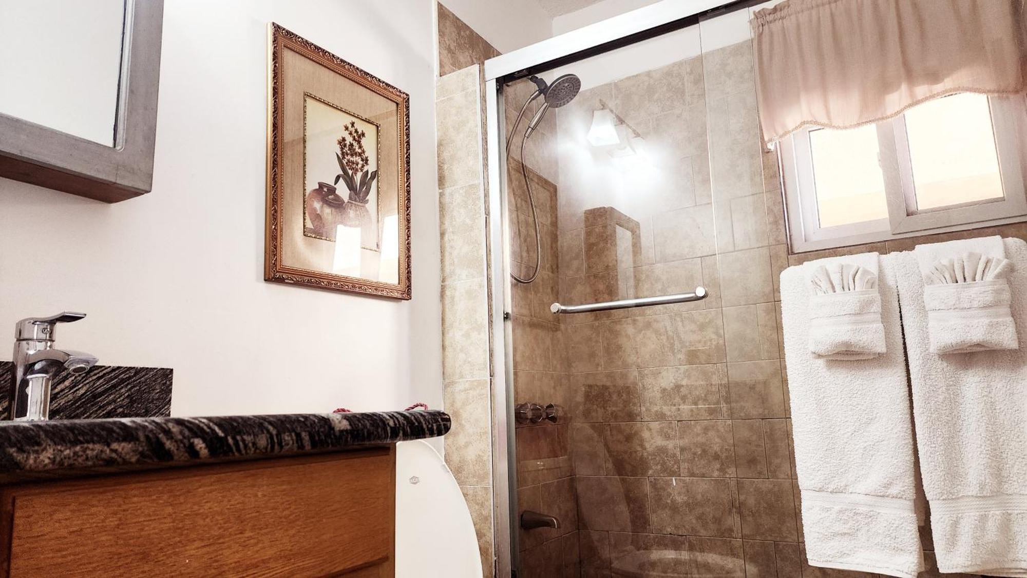 Central Upscale New Kingston Apt With Pool Extérieur photo