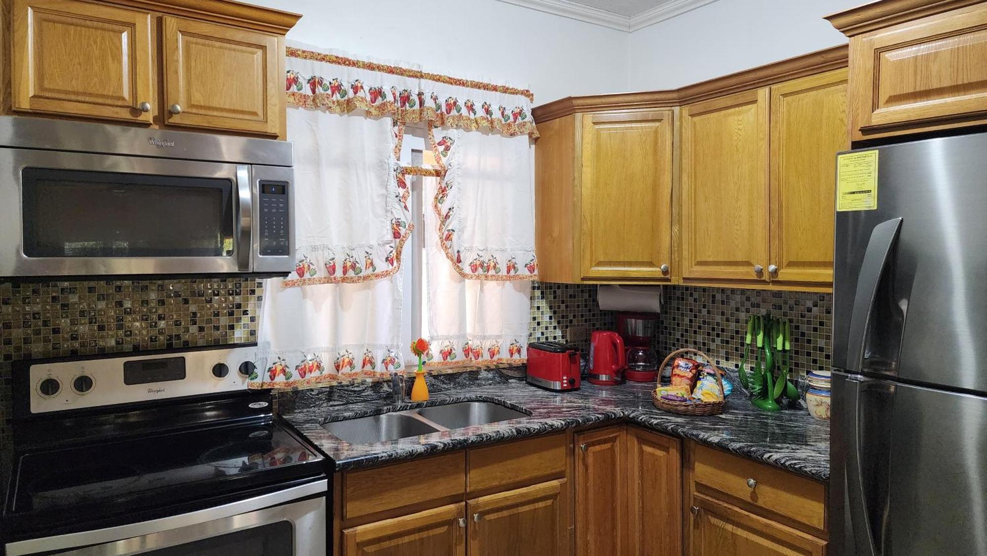 Central Upscale New Kingston Apt With Pool Extérieur photo